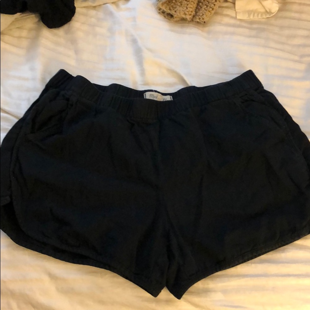 Size M made well cloth shorts